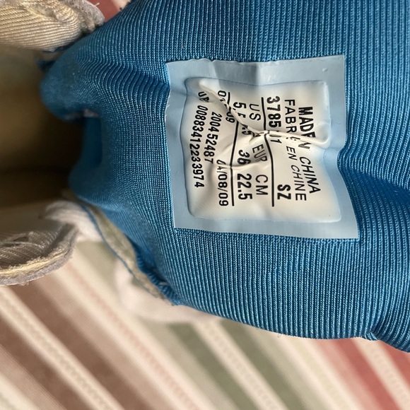 Womans high heel Air Jordans excellent condition size 5 1/2 - Picture 4 of 4